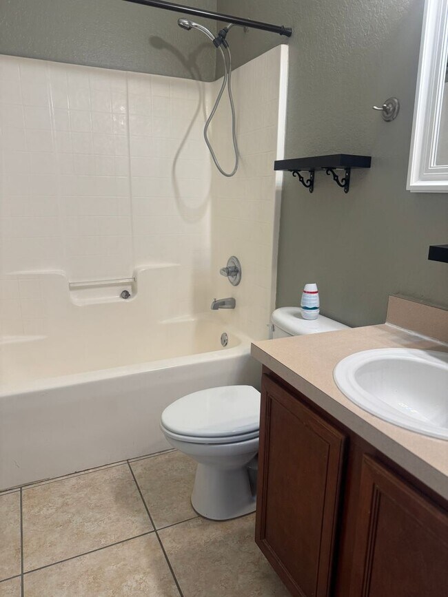 Building Photo - Central Lakeland 3bedroom 2 bath!