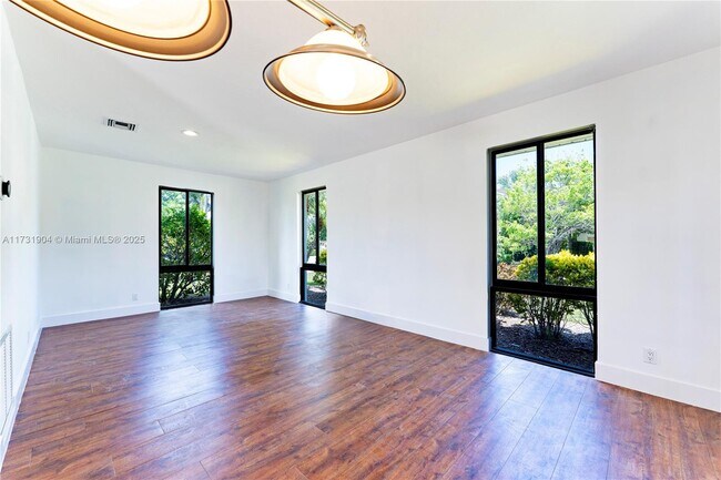 Building Photo - 636 Hibiscus Dr