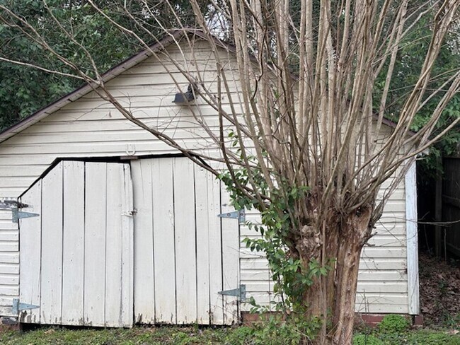 Building Photo - Charming 2-bedroom one bath cottage