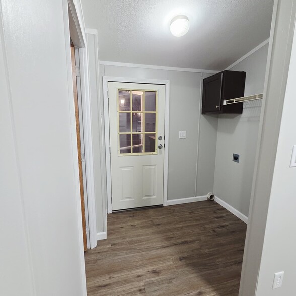 Building Photo - 97 Deerwood Park
