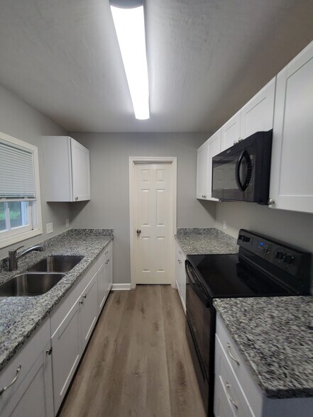 More Kitchen - 320 S Ashbel St