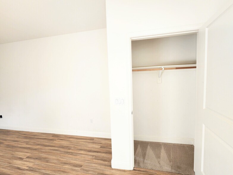 Coat Closet - 2585 El Camino Real