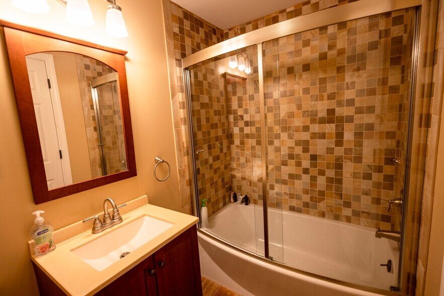 Building Photo - 18 Pinewood Shores