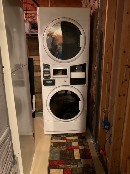 Coin-op Laundry facilities behind louver doors in kitchen - 421 Oakhill Ave