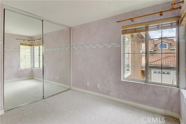 Building Photo - 22 Matisse Cir