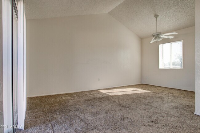 Building Photo - 7550 N 12th St