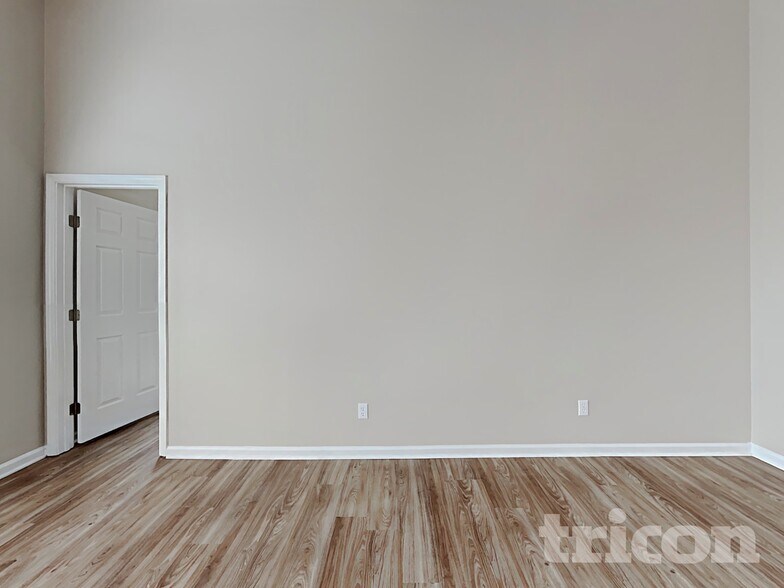 Building Photo - 143 Markham Dr
