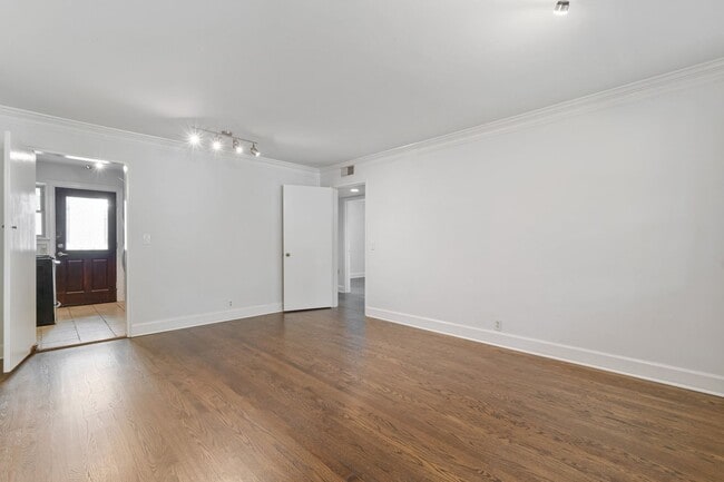 Building Photo - Quaint Westchester Condo