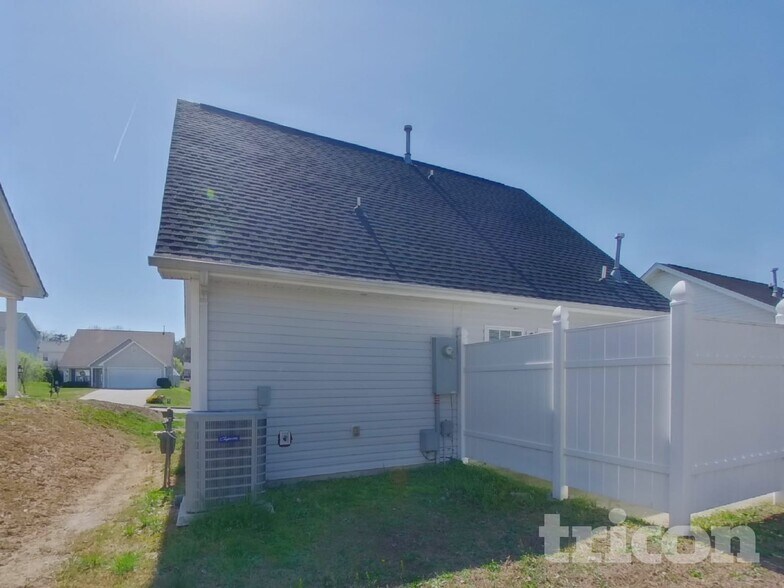 Building Photo - 1847 Duke Adam St