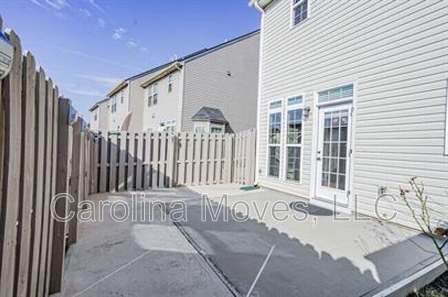 Building Photo - 414 Christiane Way