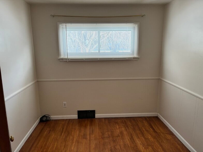 3rd bedroom - 28 Ramblewood Dr