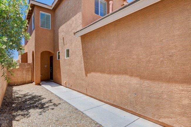 Building Photo - MARVELOUS 2 Story, 3 Bedroom Home with LOF...