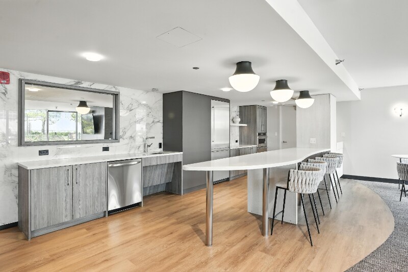 Building Photo - 531 N Kingsbury St