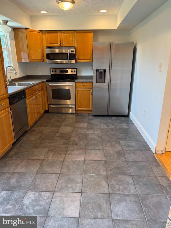 Building Photo - 7431 Shady Glen Terrace