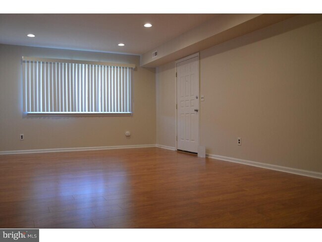 Building Photo - 103 Mandon Ct