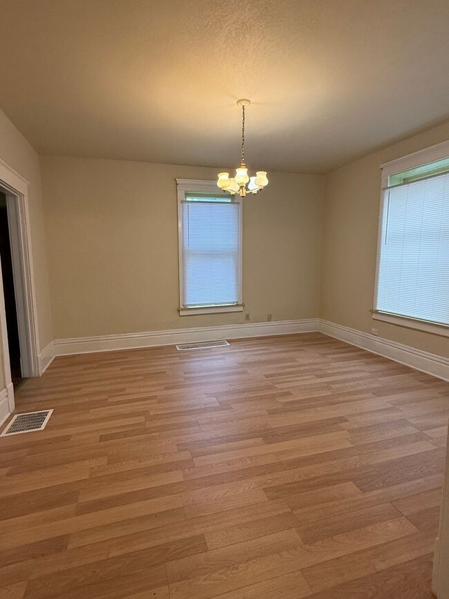 Building Photo - Single Family Home