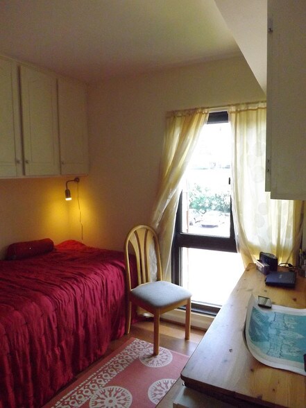 small room shot - 12702 Veirs Mill Rd