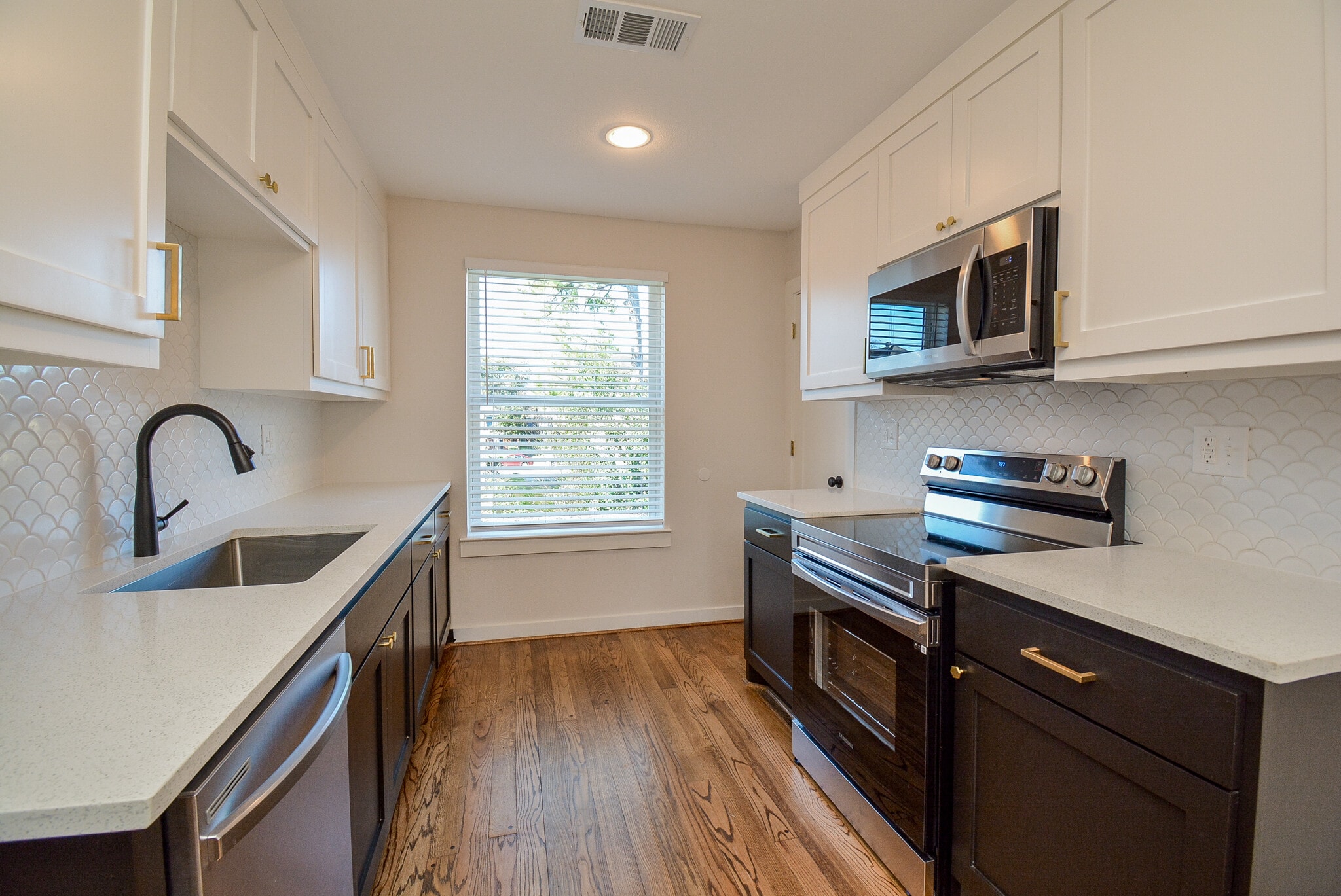 Brand new stainless steel high-end appliances - 2916 Arbor St