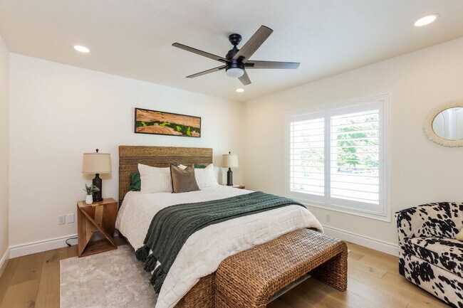 Building Photo - 6 Bed/6 Bathroom house in Riverton