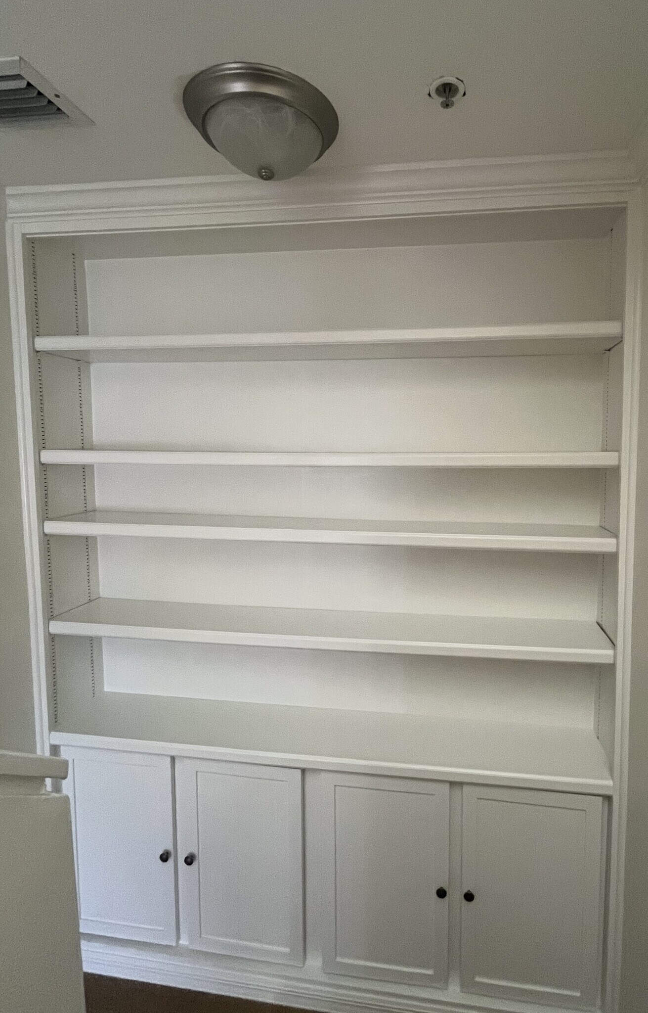 Built-in Book Shelves - 4950 Bayshore Blvd
