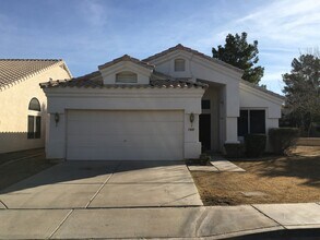 Building Photo - **GORGEOUS 3br/2ba/2garage HOUSE (GREENFIE...