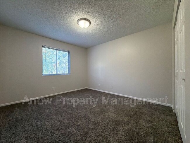 Building Photo - 3405 Holdrege St
