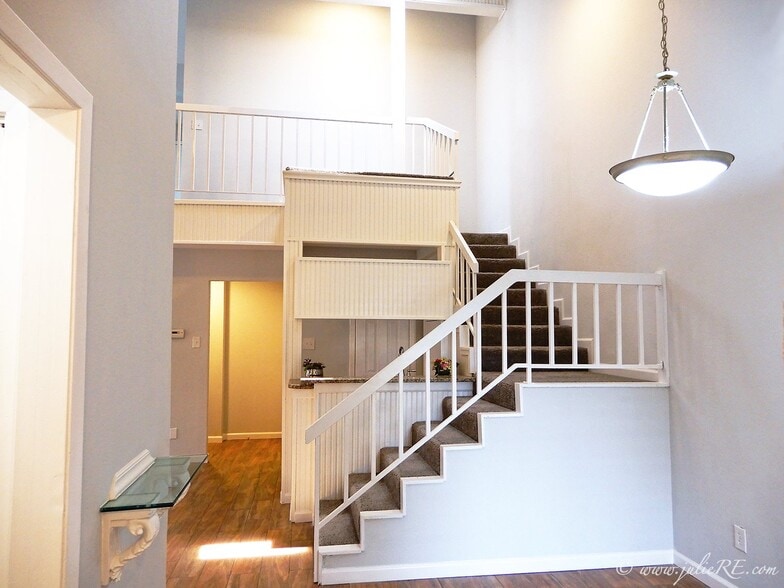 Building Photo - 3636 Country Club Dr W