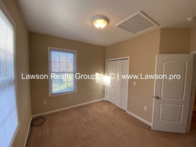 Building Photo - Colonial Green Row Home with Two Car Garage