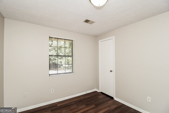 Building Photo - 2607 Foxwood Pl