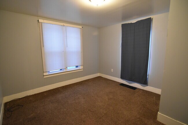 Building Photo - 87 Clinton Ave