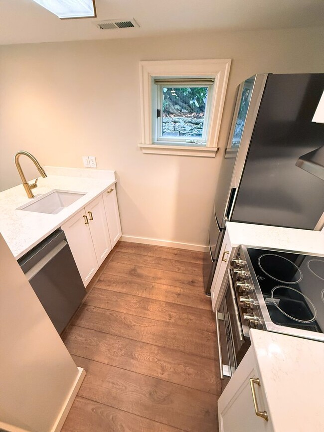 Building Photo - STEPS to Green Lake! 3BR Tudor Home w/ Lan...