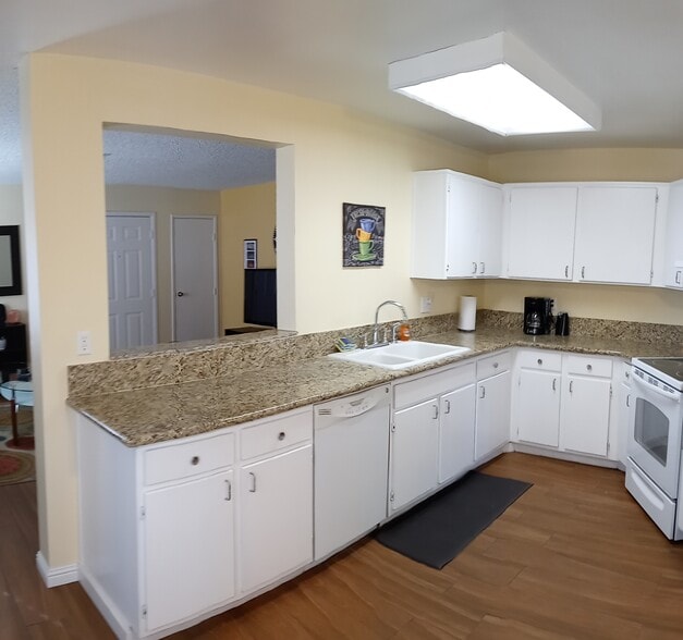 Kitchen - 5151 Pioneer Ave