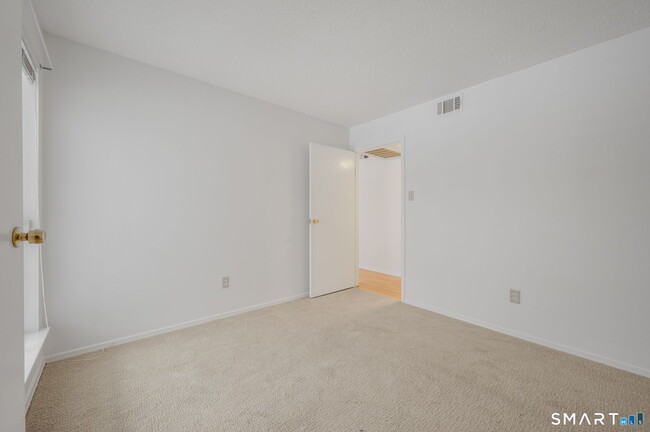 Building Photo - 55 Leafwood Ln