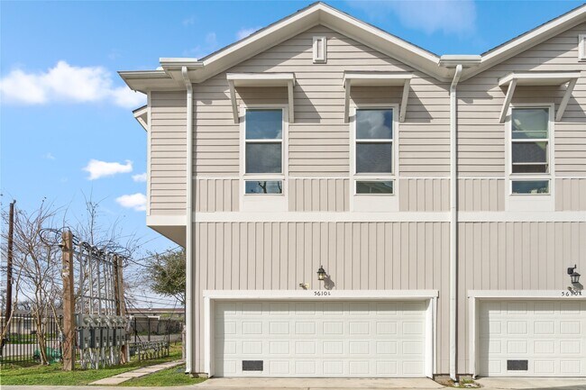 Building Photo - 5610 Patrick St