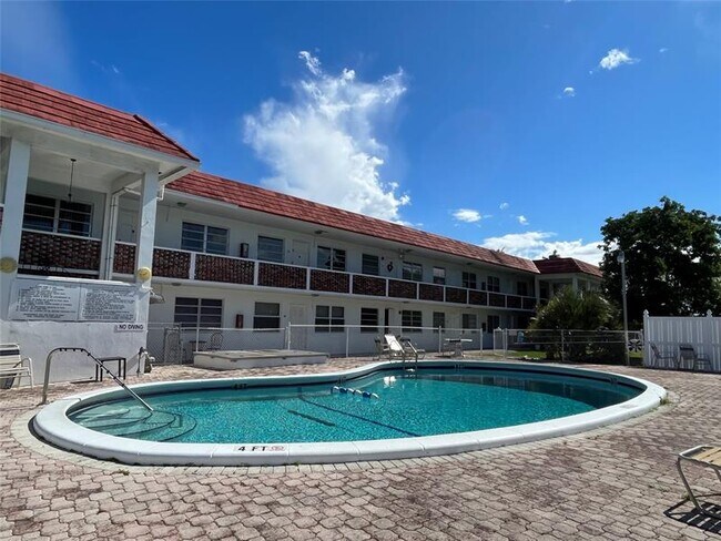 Building Photo - 22 SE 3rd Terrace