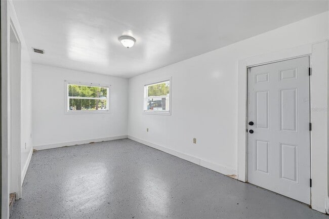 Building Photo - 6802 Larmon St