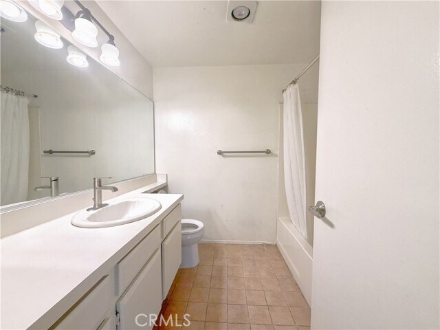 Building Photo - 121 Greenfield