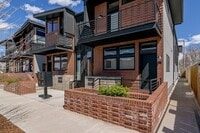 Building Photo - Like New Townhome Available Now-Denver