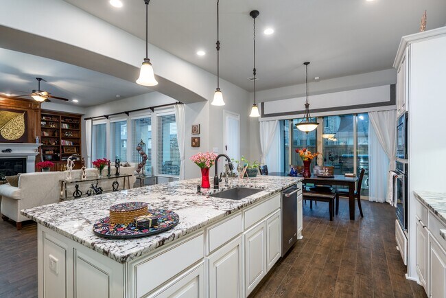 Building Photo - 10410 Southern Hawker