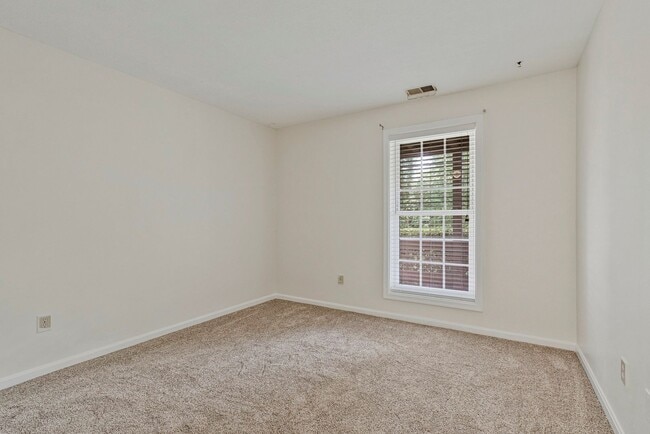 Building Photo - Bright & Cheery 2 BR 2 Bath Unit Available...