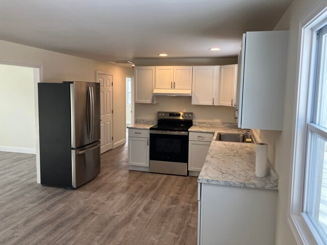 Building Photo - 6 Willowbrook Dr