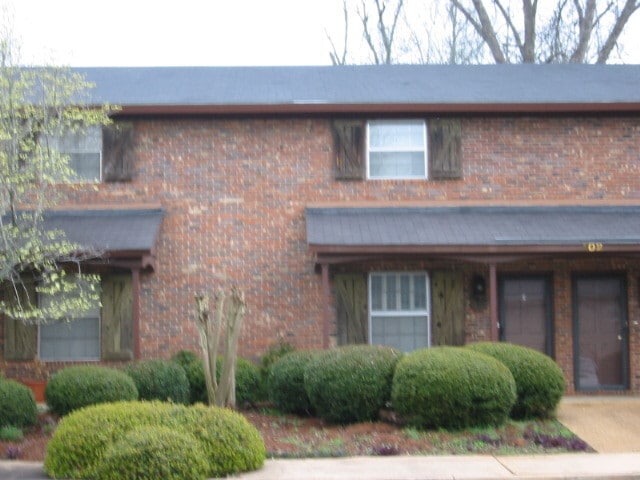 Building Photo - 102 Country Club Dr