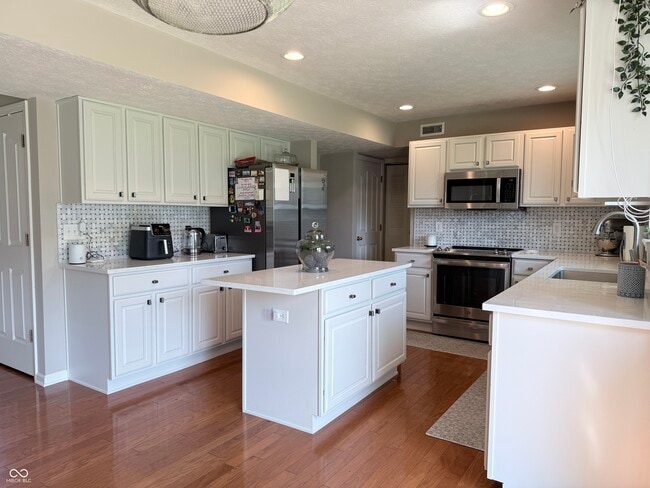 Building Photo - 14010 Avalon E Dr