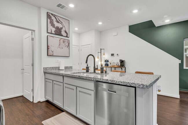 Building Photo - 6001 San Rafael Ln