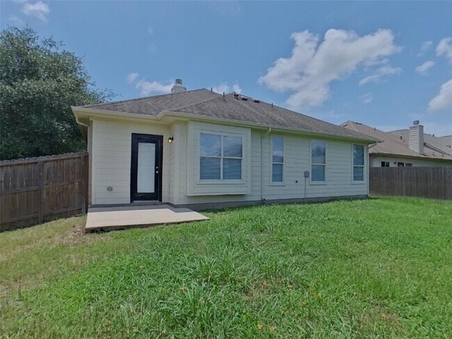 Building Photo - 28818 Hidden Cove Dr