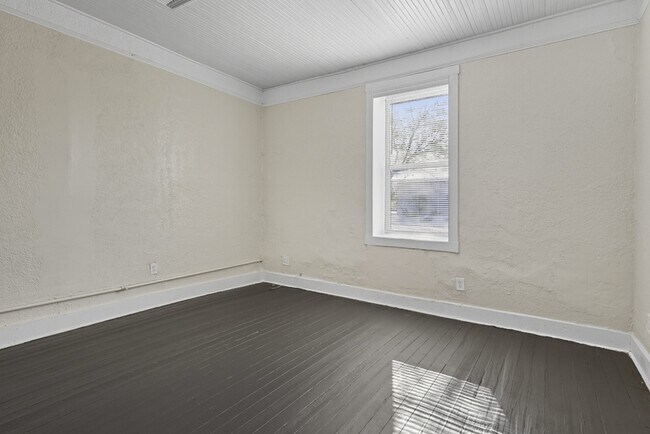 Building Photo - 839 S 8th Ave