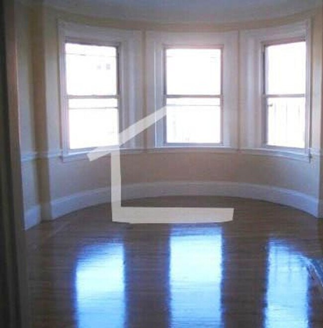 Building Photo - 9/1 Spacious 2BR apartment in South End ne...