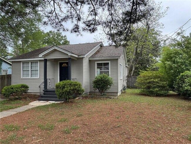 Building Photo - 900 Courtney St