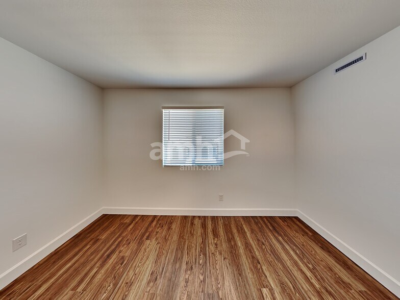 Building Photo - 9122 Ribbon Mdw Ct