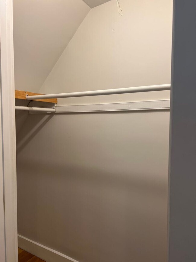 Building Photo - FG Rooms and Short Term Rentals